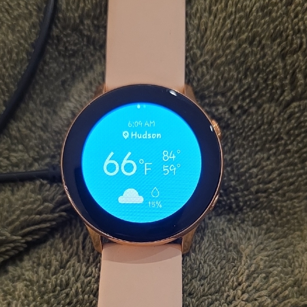 Samsung Pink and Rose Gold Smartwatch - Picture 7 of 7